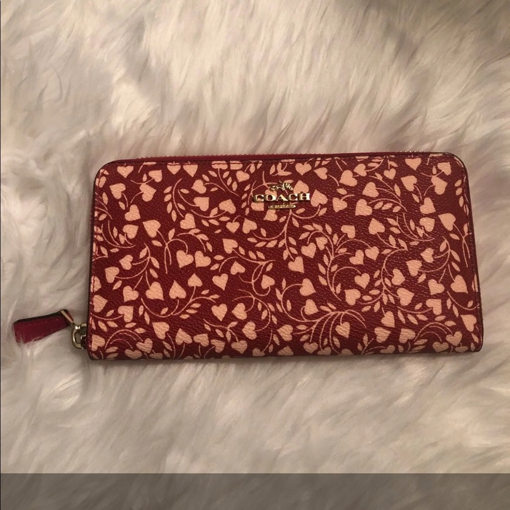$225 COACH Love Leaf Zip Wallet NWT